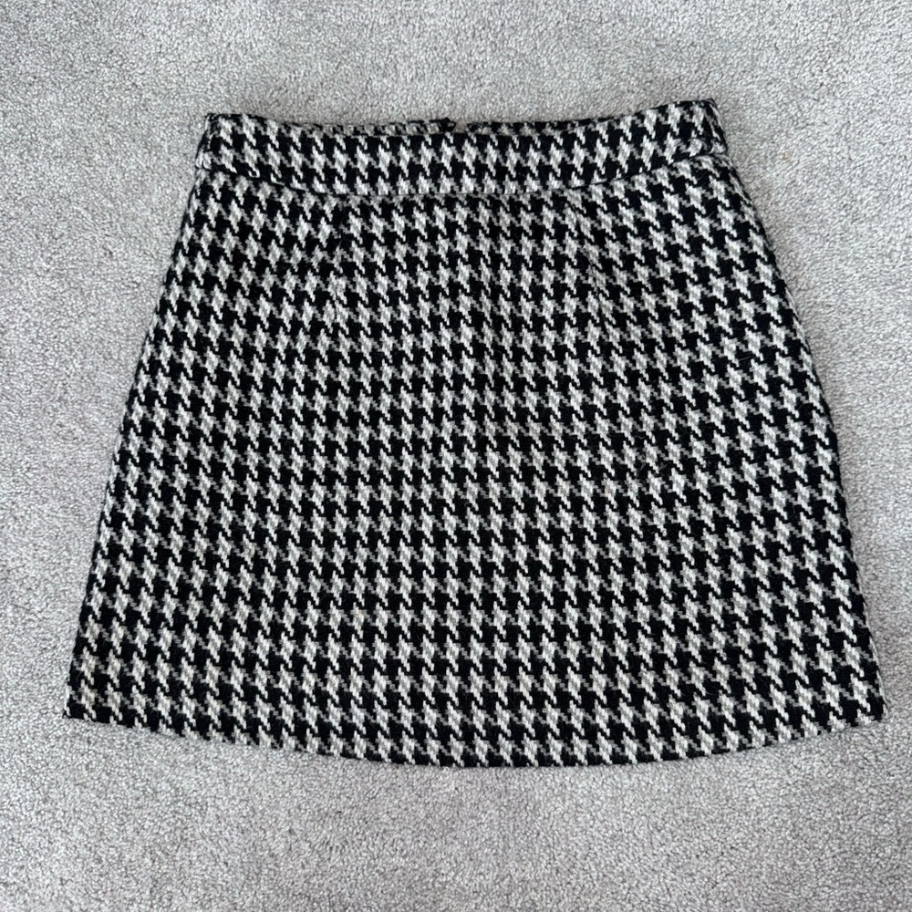 Black and white houndstooth mini skirt